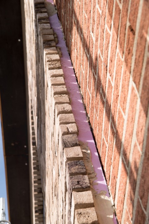 Iso-Façade - Hoekstrips op isolatie - renovatie