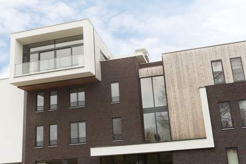 Modern appartement in zwartbruine gevelsteen