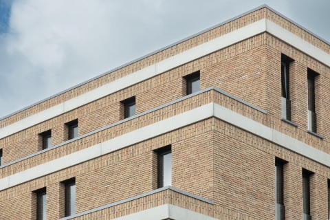 Modern appartement in gele gevelsteen verlijmd