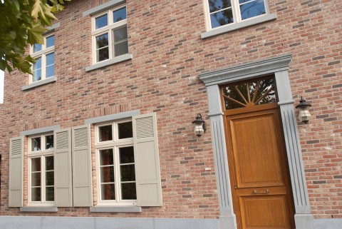 Klassieke woning in roze gevelsteen gevoegd