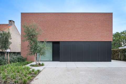 Moderne woning in roze gevelsteen verlijmd