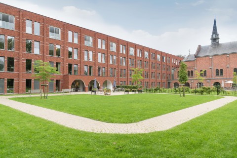 Modern project in oranje-rode gevelsteen verlijmd
