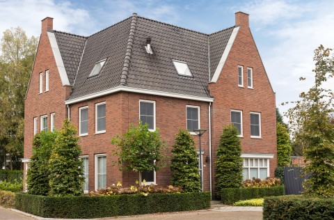 Klassieke woning in rode gevelsteen gevoegd