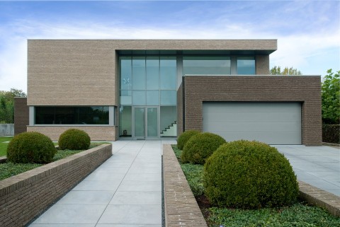 Moderne woning in grijs-beige gevelsteen verlijmd
