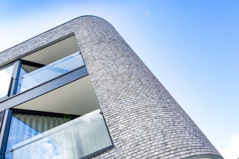Ronde gevel in Metallic