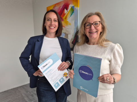 HR collega's met Steunpunt brochures in de hand