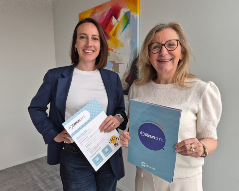 HR collega's met Steunpunt brochures in de hand